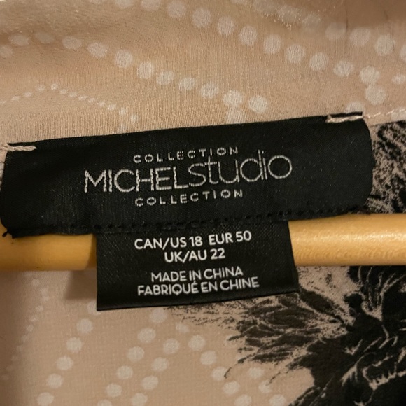 Blouse with flowers - Picture 2 of 2